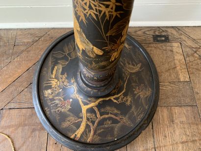Lampe de parquet en bois laqué noir et doré...