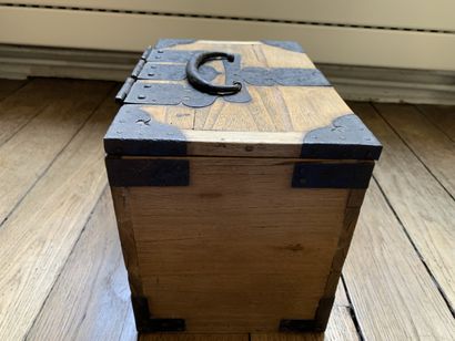 Coffret de voyage en bois naturel et métal,...