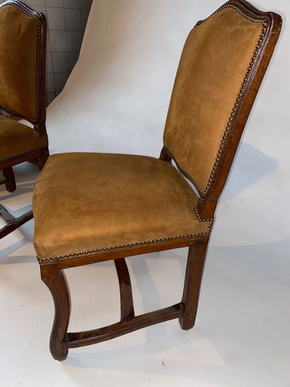 Suite de quatre chaises en hêtre verni, à...
