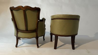 Lot :
- Bergère cabriolet en bois naturel,...
