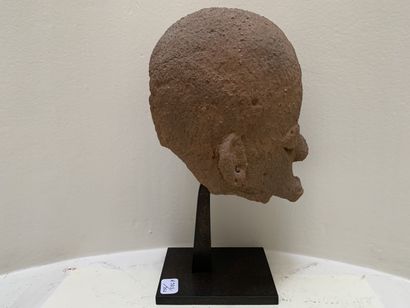 Partie de visage en terre-cuite, Nok Nigéria
H...