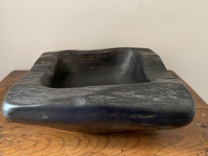 Odile NOLL (1921-2014)
Coupe en ébène, signée
H...