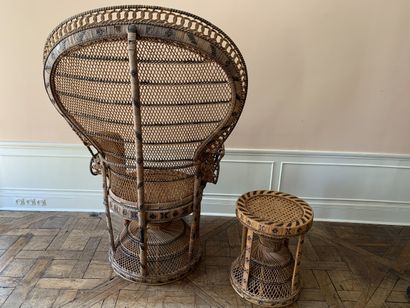 Fauteuil dit Emmanuelle et son tabouret en...