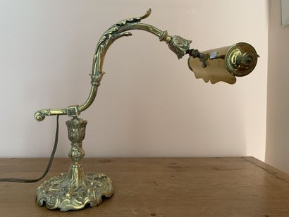 Lampe de bureau en bronze et laiton à décor...