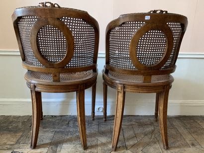 Paire de chaises gondoles en bois naturel...