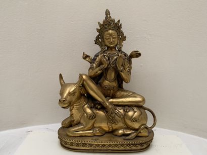 Divinité bouddhiste assise sur un buffle...