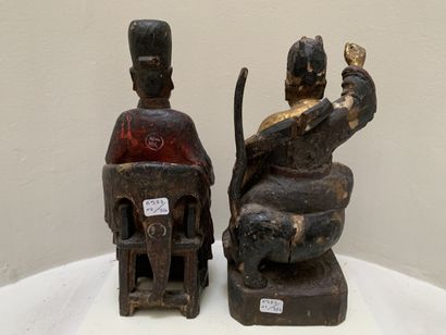 Deux sculptures en bois polychrome et doré...