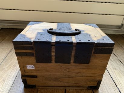 Coffret de voyage en bois naturel et métal,...