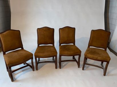 Suite de quatre chaises en hêtre verni, à...