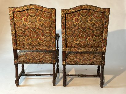Paire de fauteuils à dossier droit en bois...