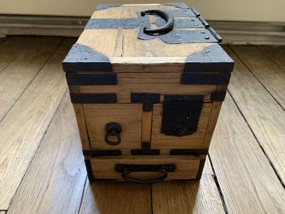 Coffret de voyage en bois naturel et métal,...