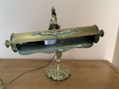 Lampe de bureau en bronze et laiton à décor...
