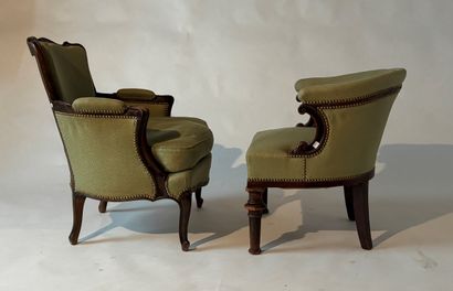Lot :
- Bergère cabriolet en bois naturel,...