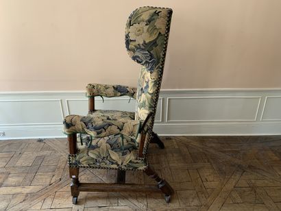 Fauteuil à oreilles basculant en bois naturel...