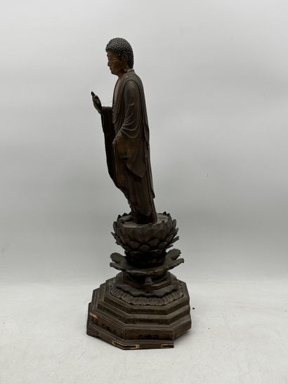 Bouddha Amida Nyorai en bois doré debout...