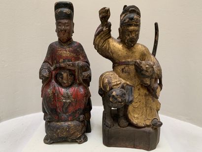 Deux sculptures en bois polychrome et doré...