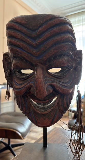 Lot :
- Masque de théâtre en bois naturel...