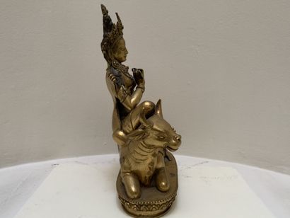 Divinité bouddhiste assise sur un buffle...