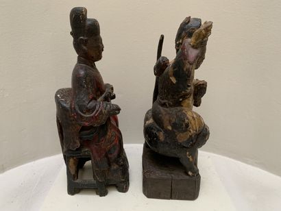 Deux sculptures en bois polychrome et doré...