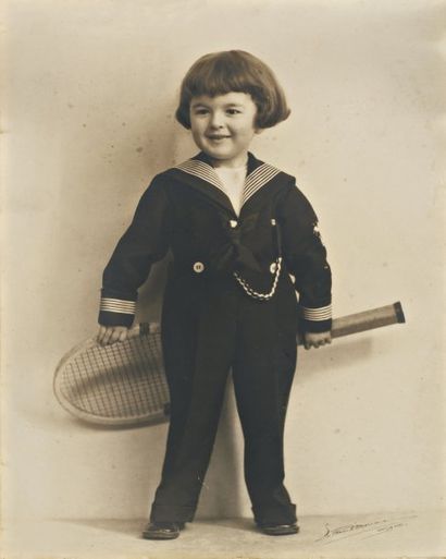 photographie c. 1920 d'un enfant avec une...