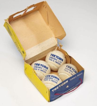 boîte de 4 balles neuves Tretorn en carton...