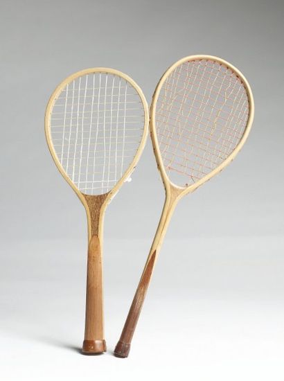 2 raquettes miniatures long. 39 et 43 cm...