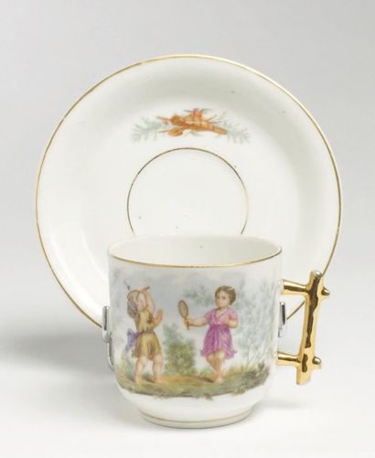 tasse en porcelaine avec sa soucoupe avec...