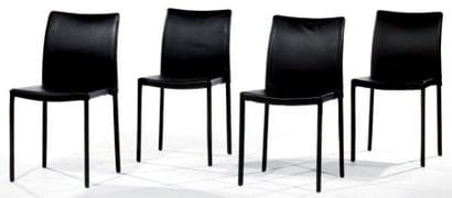 TRAVAIL CONTEMPORAIN
Suite de quatre chaises...