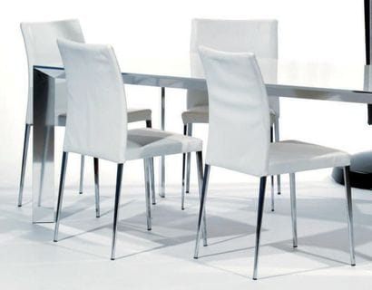 TRAVAIL CONTEMPORAIN
Suite de quatre chaises...