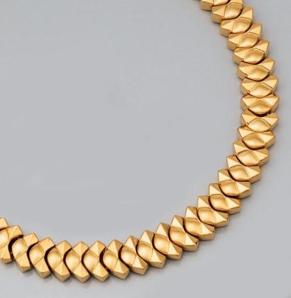 Collier articulé en or jaune, les maillons...