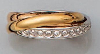 Bague composée de trois anneaux entrelacés...