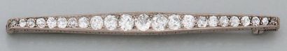 Broche barrette en or gris, sertie d'une...