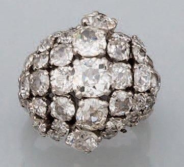 Bague boule en platine, sertie de lignes...