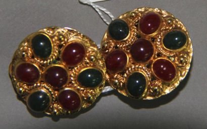 CHANEL
Paire de clips d'oreille en métal...