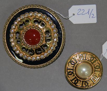 CHRISTIAN DIOR
Lot composé de 2 broches,...