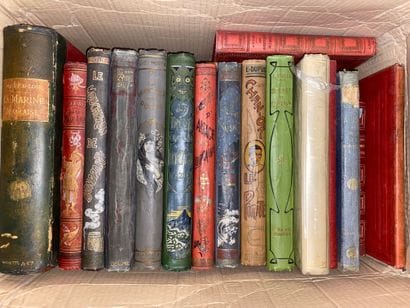 Lot d’environ 50 volumes, comprenant :
-	12...