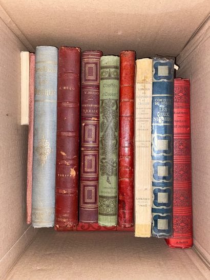 Important lot comprenant environ 230 livres...
