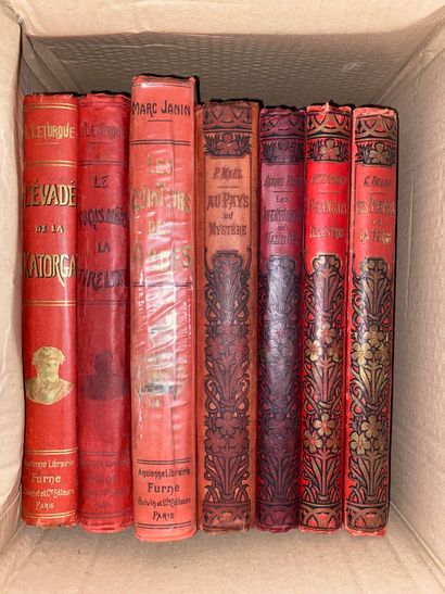 Important lot comprenant environ 185 volumes...