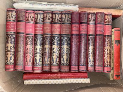 Lot d’environ 50 volumes, comprenant :
-	12...