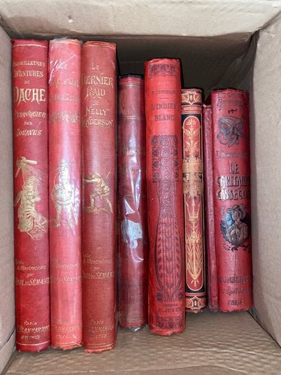 Important lot comprenant environ 185 volumes...