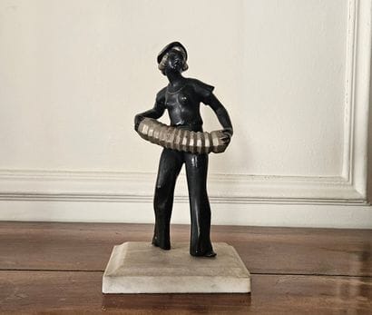 Ecole moderne
L'accordéoniste
Sculpture en...