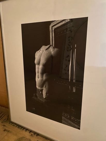 Ensemble de trois photographies en noir et...
