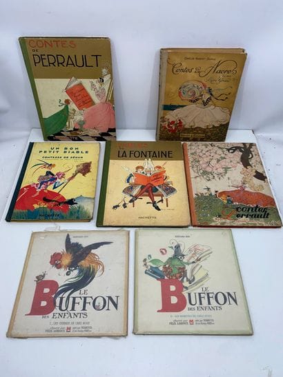 Lot comprenant :
-	7 albums illustrés par...