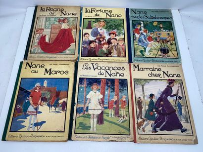 Lot comprenant :
-	5 albums illustrés par...