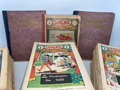 GUIGNOL 
Important ensemble, comprenant :
-	Guignol,...