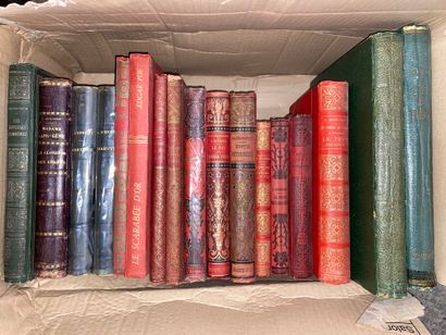 Lot of 11 boxes containing approximately...