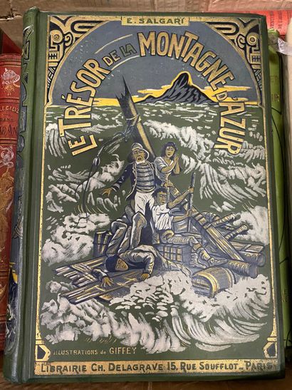 Lot d’environ 50 volumes, comprenant :
-	12...