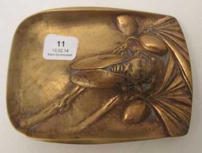 Vide-poche en bronze à décor en relief d'une...