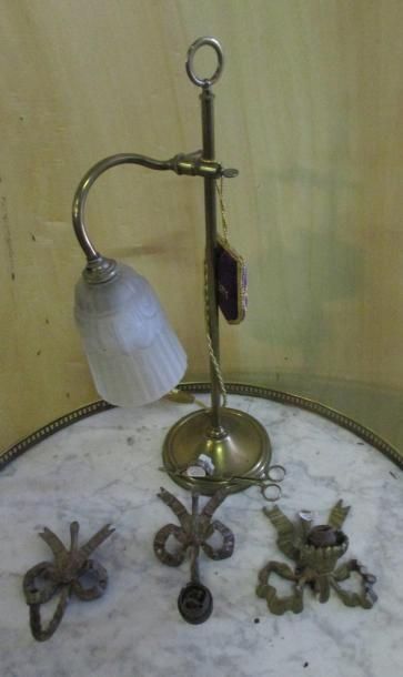 Lampe, mouchetets et 3 appliques