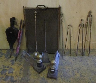 Nécessaire de cheminée: parefeu, deux soufflets,...